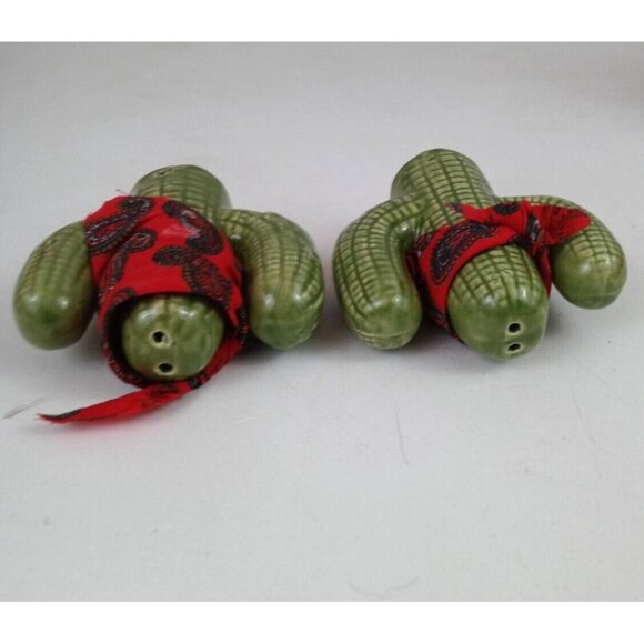 Vintage 1993 Ceramic Cactus Wearing Bandanas Salt & Pepper Shakers With Box - Picture 6 of 12